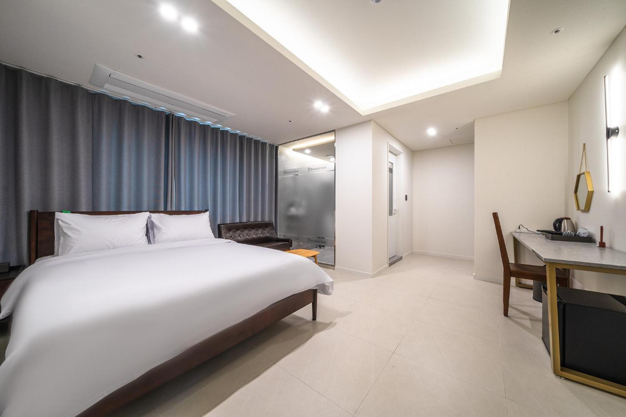 Bluebird Hotel Incheon Exterior foto