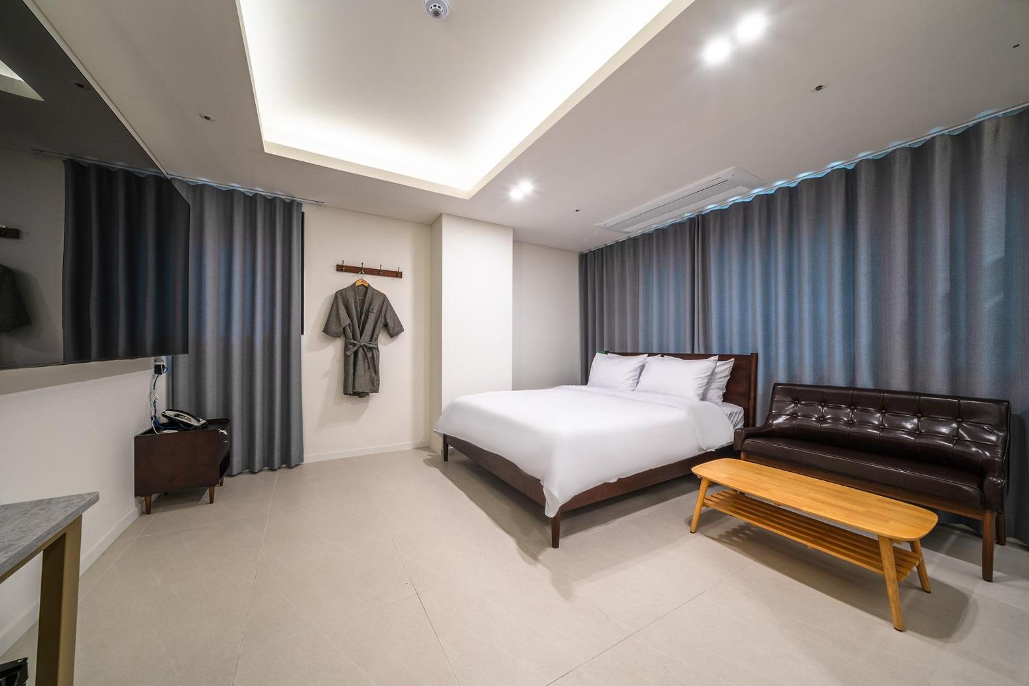 Bluebird Hotel Incheon Exterior foto