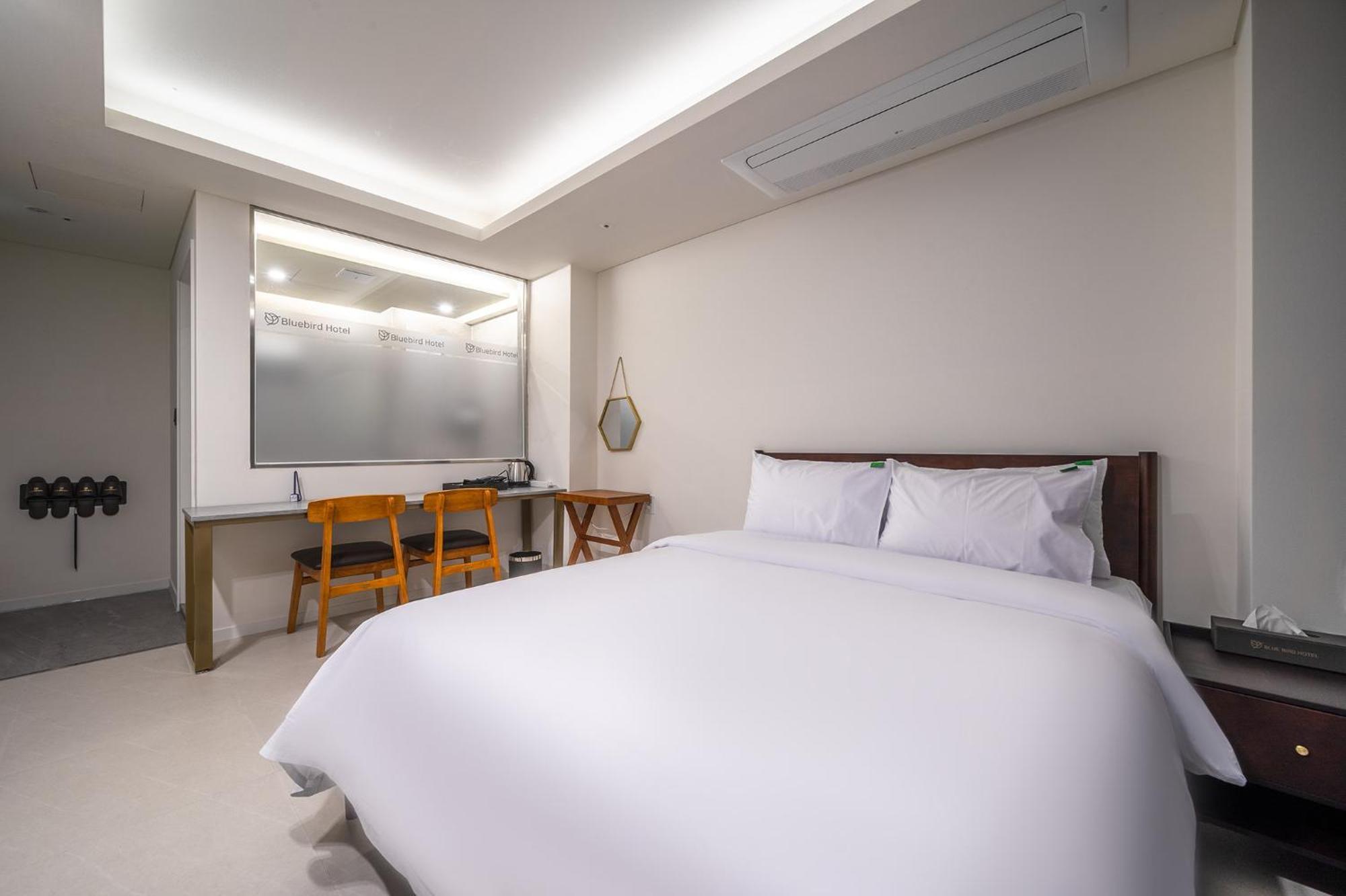 Bluebird Hotel Incheon Exterior foto